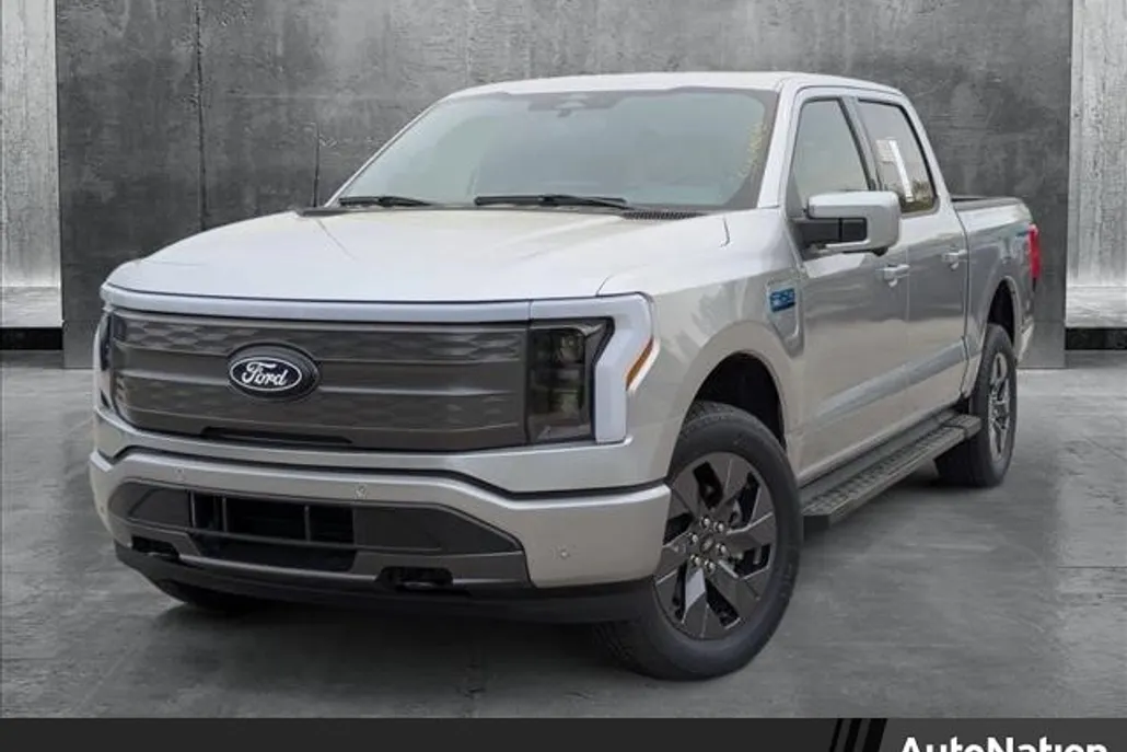 2025 Ford F-150 Lightning Lariat photo 1