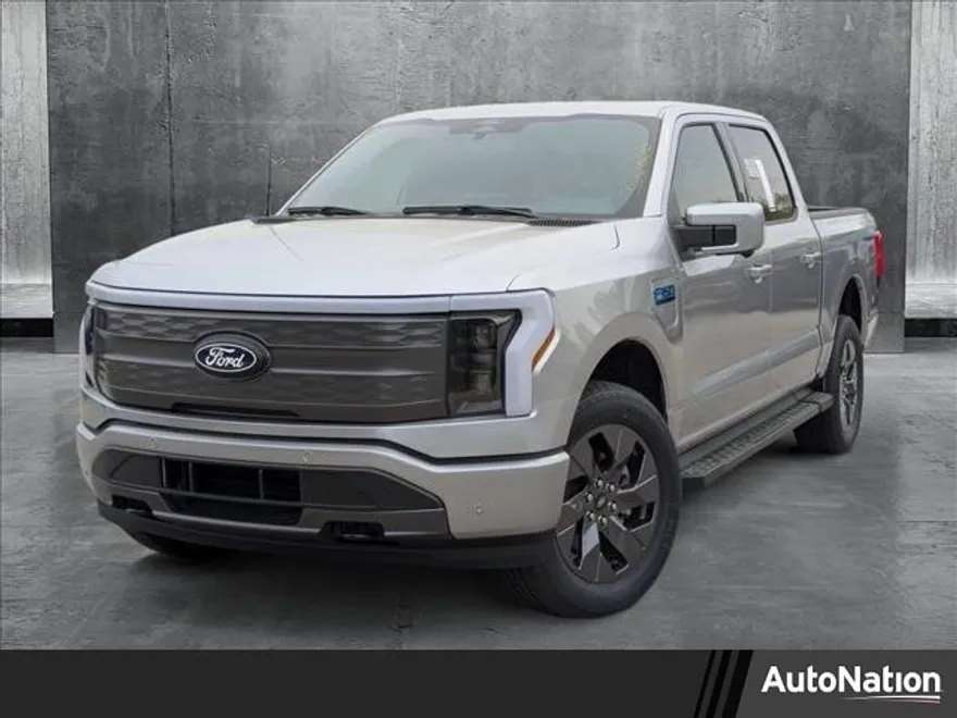 2025 Ford F-150 Lightning Lariat photo 1