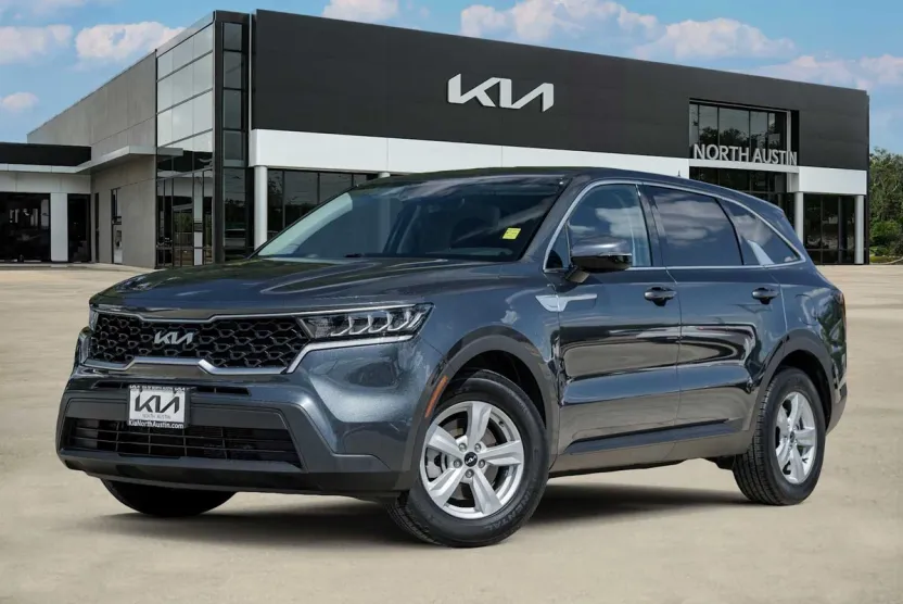 2022 Kia Sorento LX photo 1