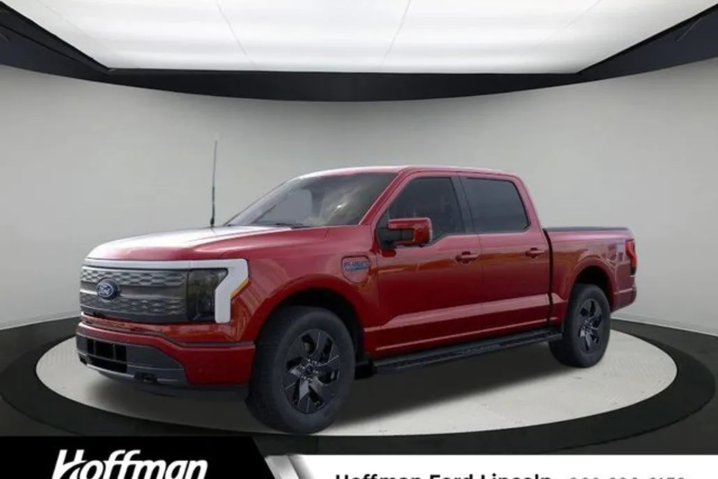 2025 Ford F-150 Lightning Lariat photo 1