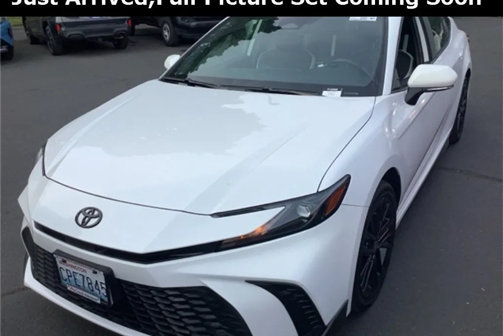 2025 Toyota Camry SE photo 1