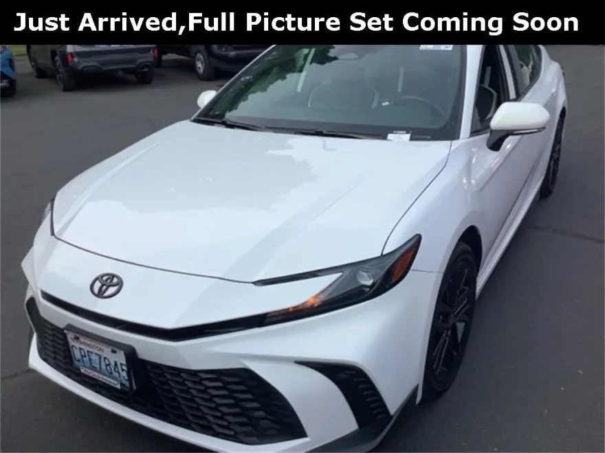 2025 Toyota Camry SE photo 1