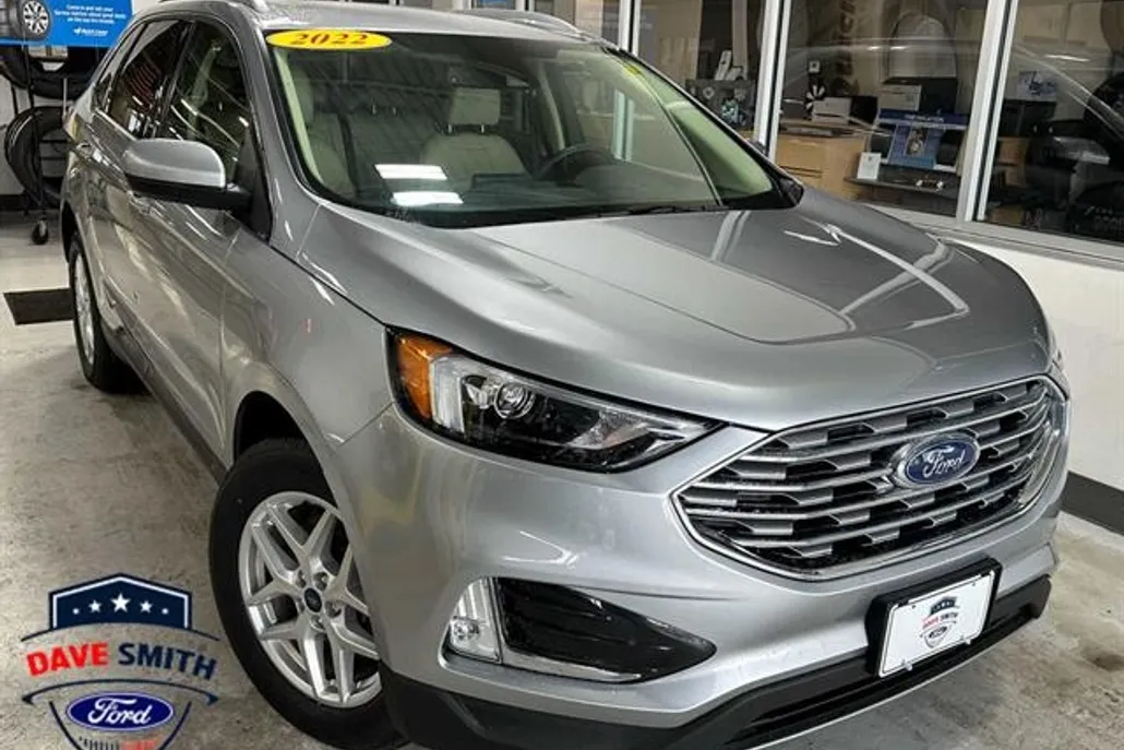 2022 Ford Edge SEL photo 1