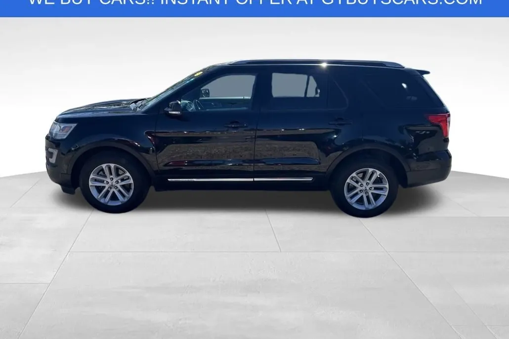 2016 Ford Explorer XLT photo 1