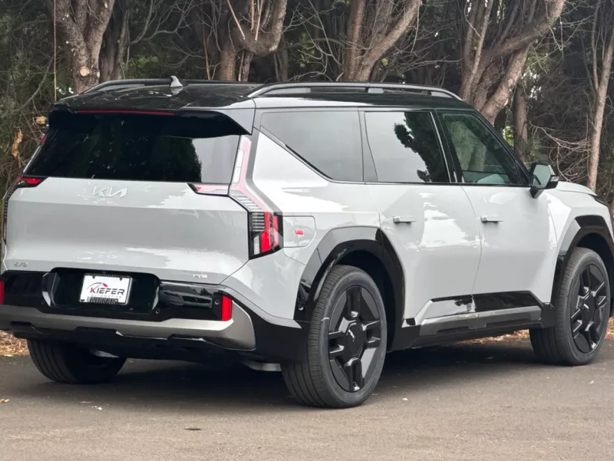2026 Kia EV9 GT-Line AWD photo 1