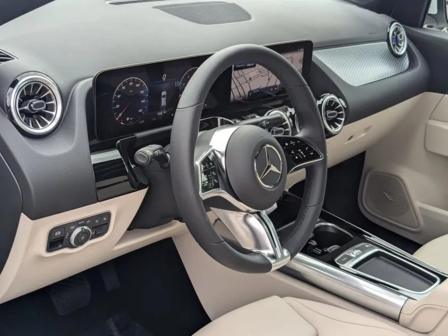 2025 Mercedes Benz GLA 250 photo 1