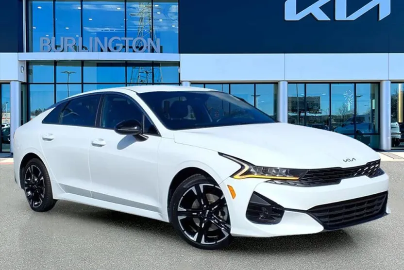 2022 Kia K5 GT-Line photo 1