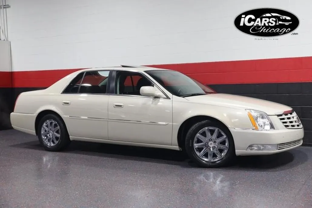2011 Cadillac DTS Premium photo 1