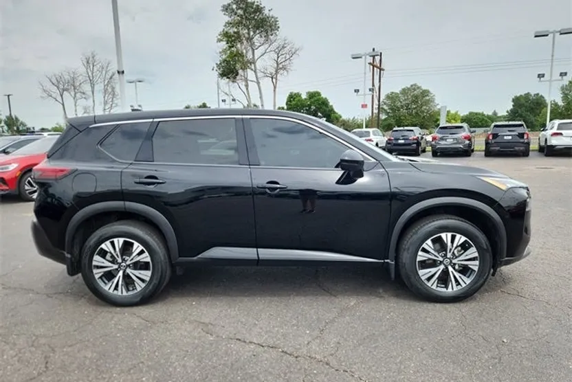 2021 Nissan Rogue SV photo 1
