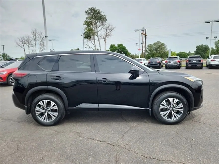 2021 Nissan Rogue SV photo 1