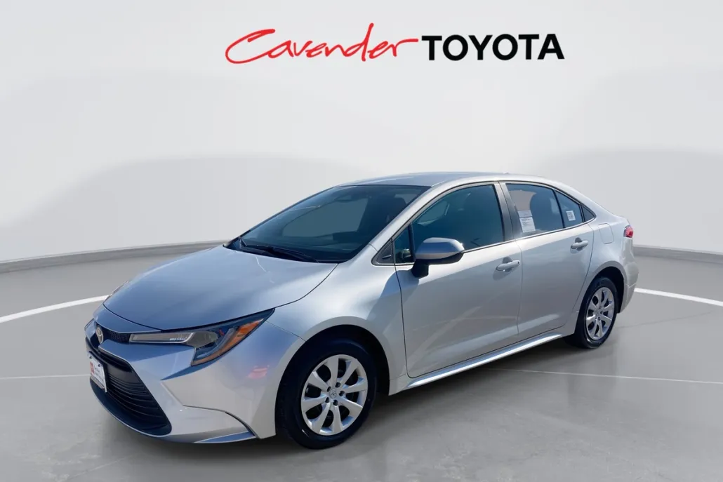 2025 Toyota Corolla LE photo 1