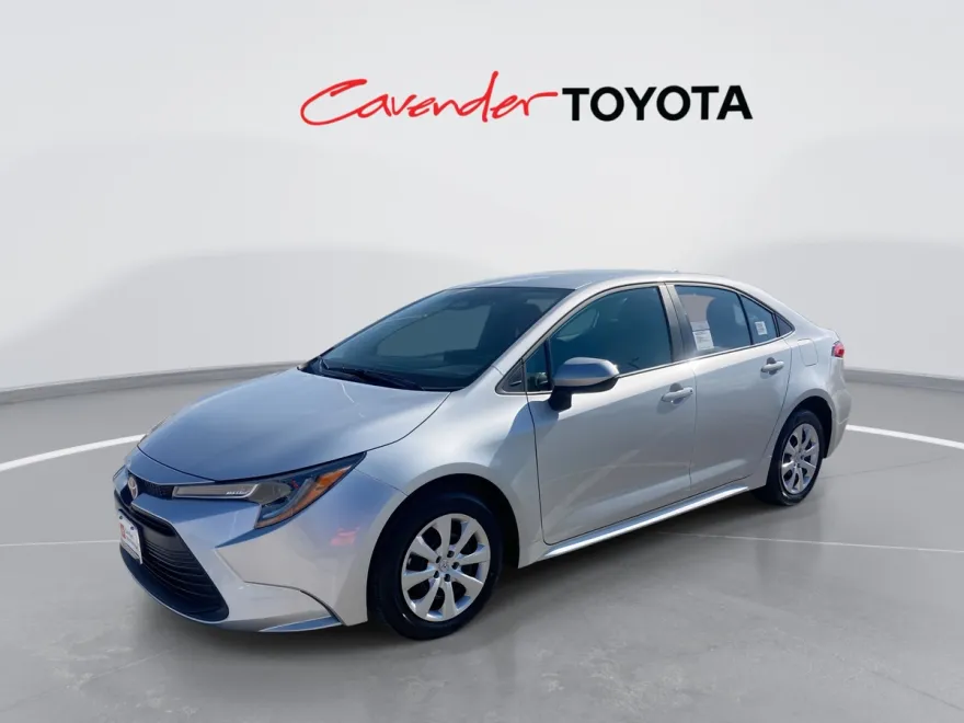 2025 Toyota Corolla LE photo 1