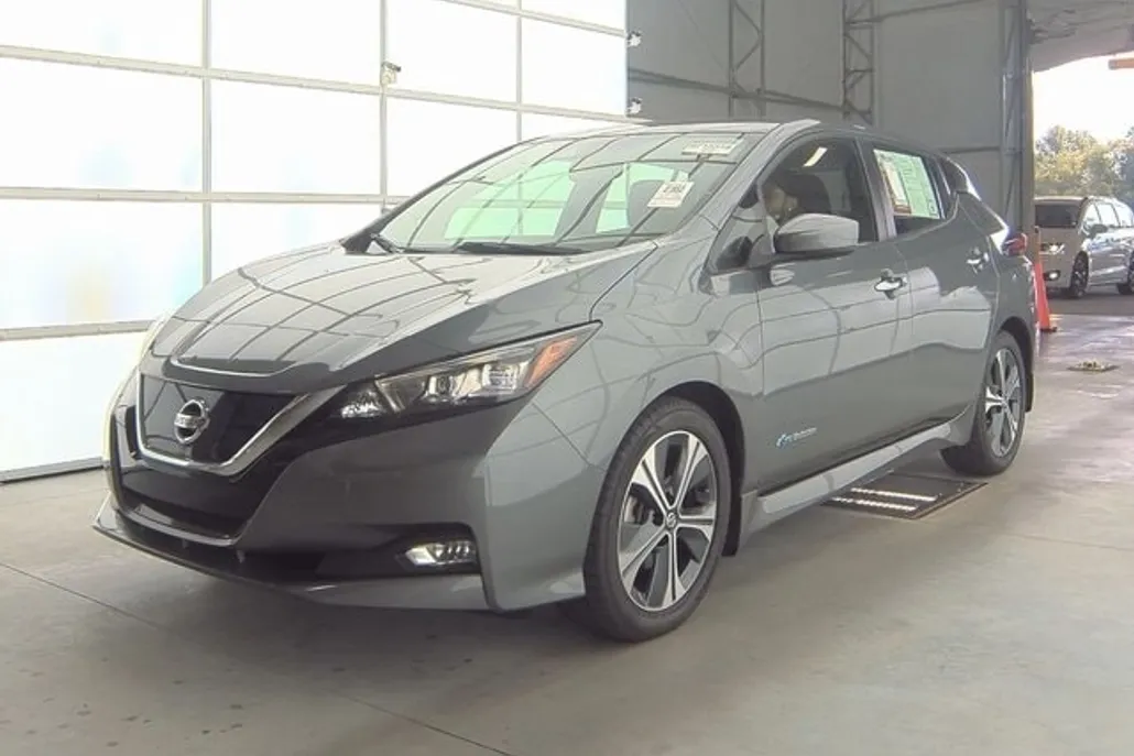 2019 Nissan Leaf SV photo 1