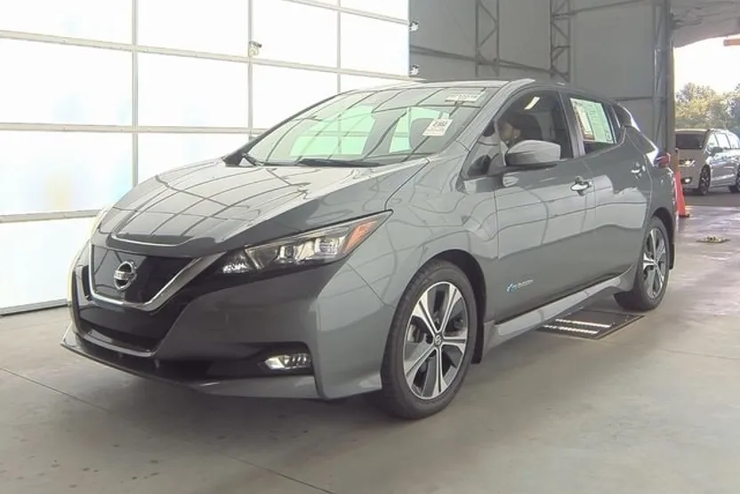 2019 Nissan Leaf SV photo 1