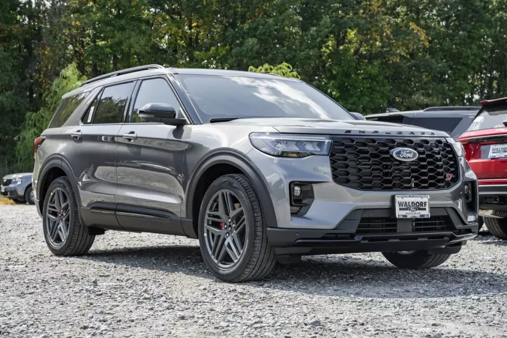 2025 Ford Explorer ST photo 1