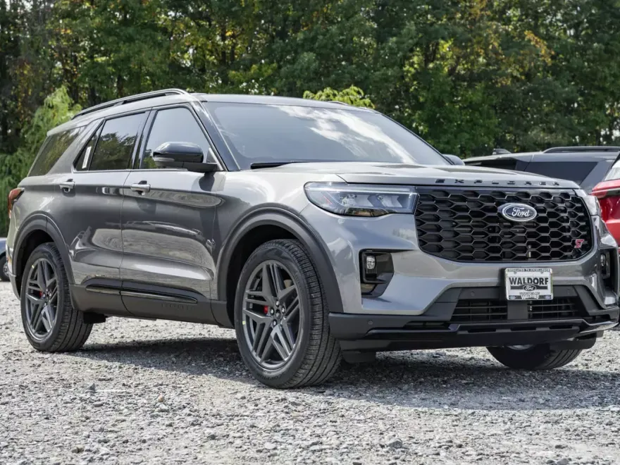 2025 Ford Explorer ST photo 1