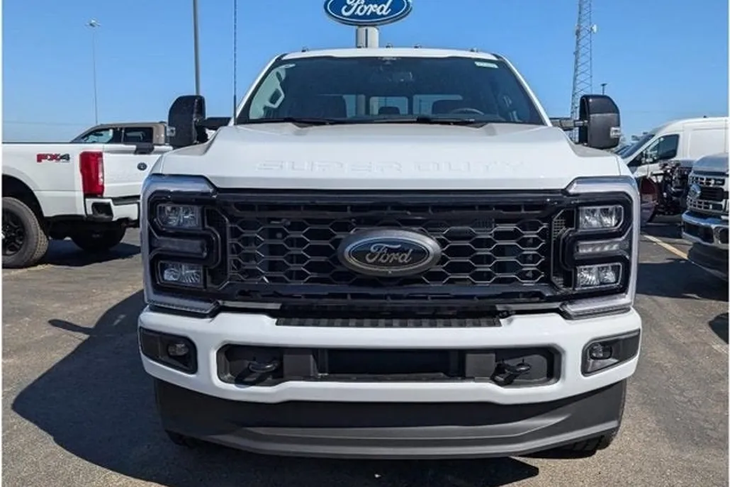2026 Ford F-350 Lariat photo 1