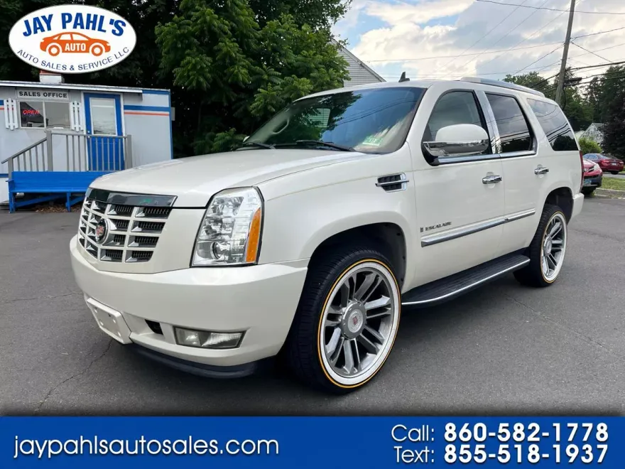 2007 Cadillac Escalade Luxury photo 1