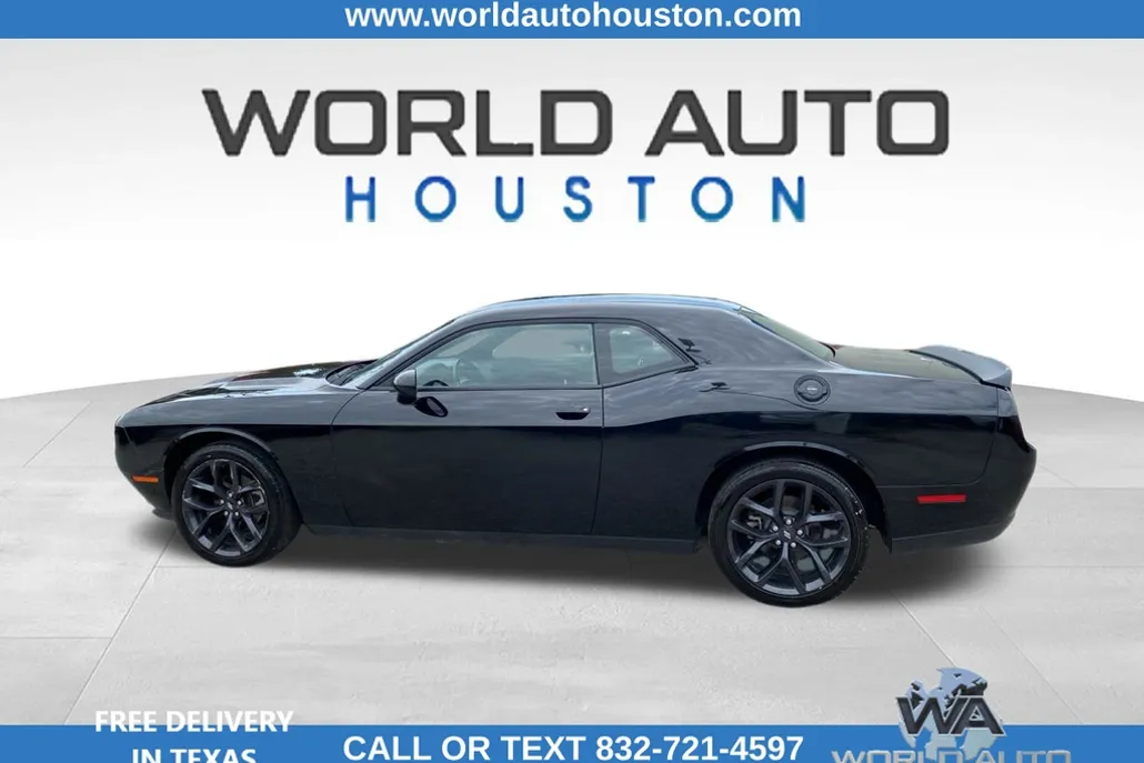 2021 Dodge Challenger SXT photo 1