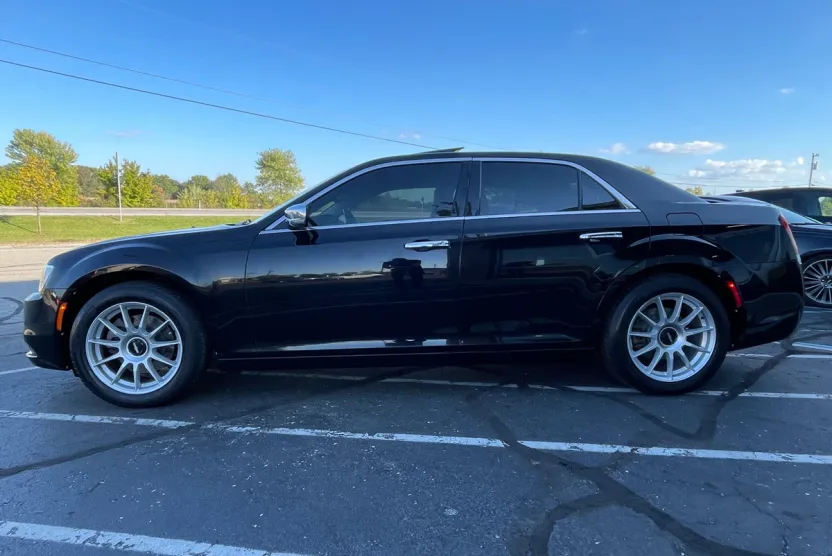 2017 Chrysler 300 photo 1