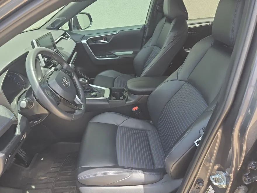 2019 Toyota RAV4 Hybrid XSE photo 1