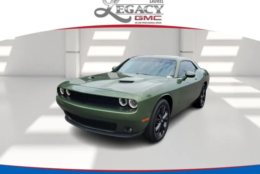 2022 Dodge Challenger SXT photo 1