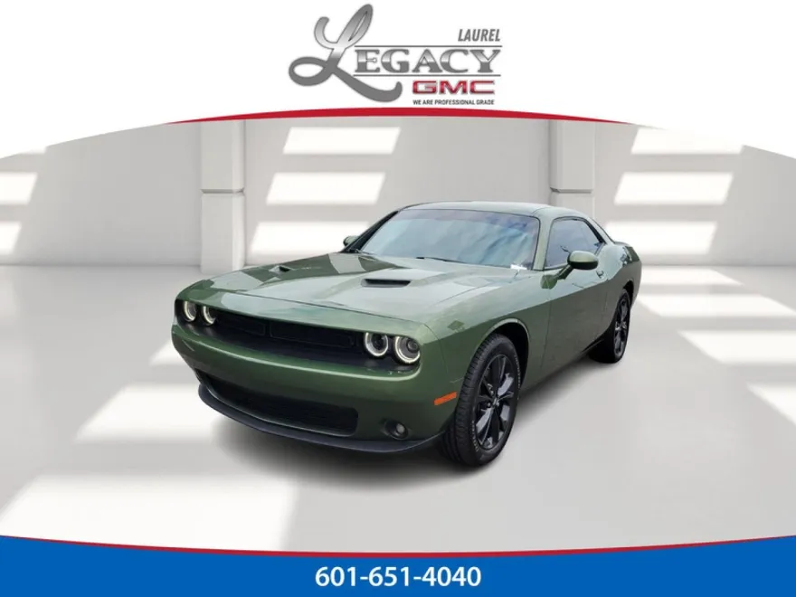 2022 Dodge Challenger SXT photo 1