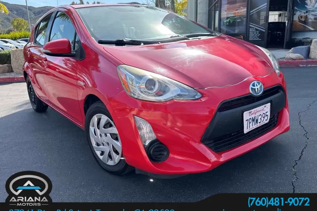 2015 Toyota Prius C Three photo 1