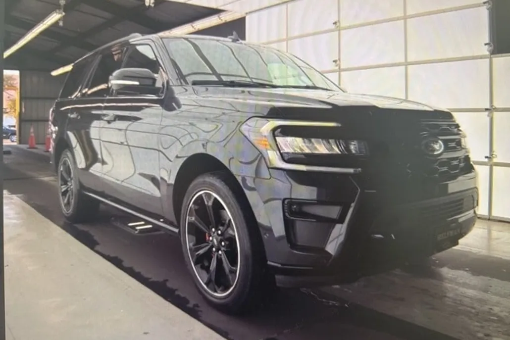 2022 Ford Expedition Limited photo 1