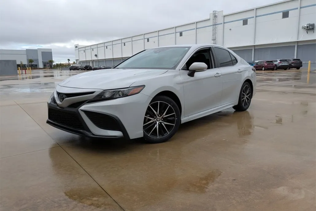 2024 Toyota Camry SE photo 1