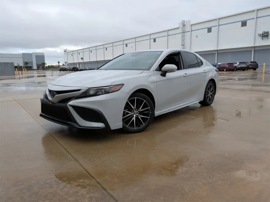 2024 Toyota Camry SE photo 1