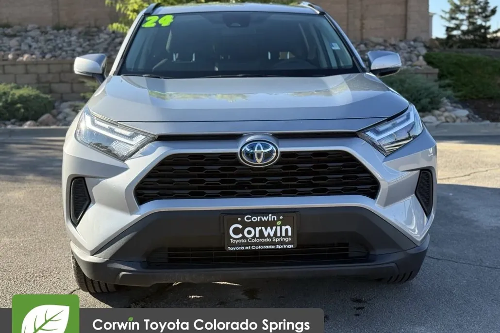 2024 Toyota RAV4 Hybrid XLE photo 1