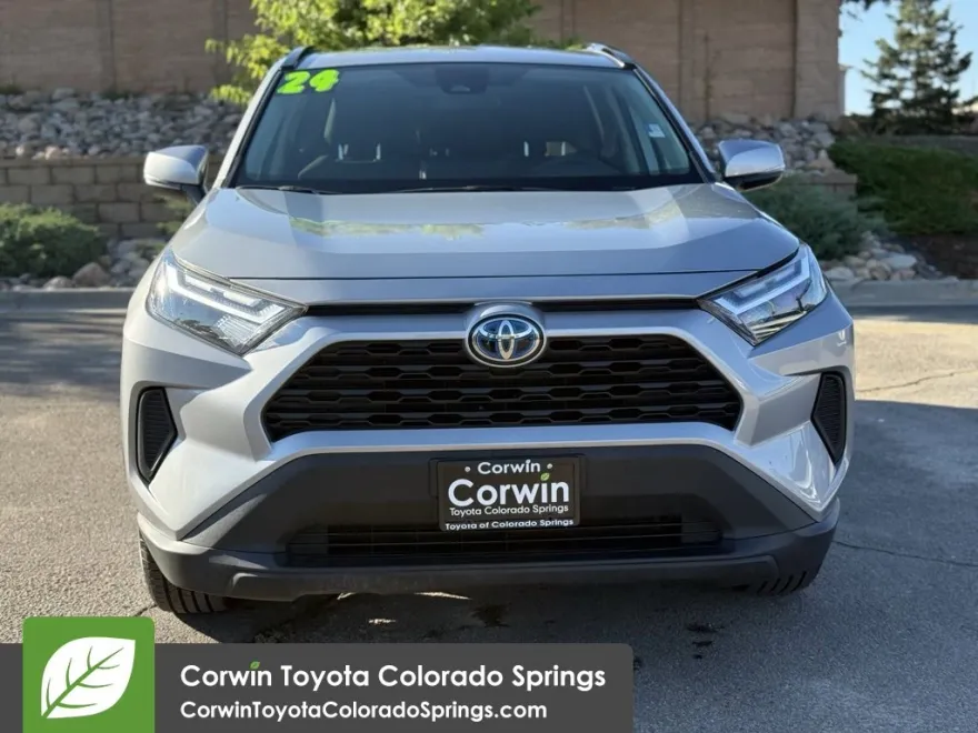 2024 Toyota RAV4 Hybrid XLE photo 1