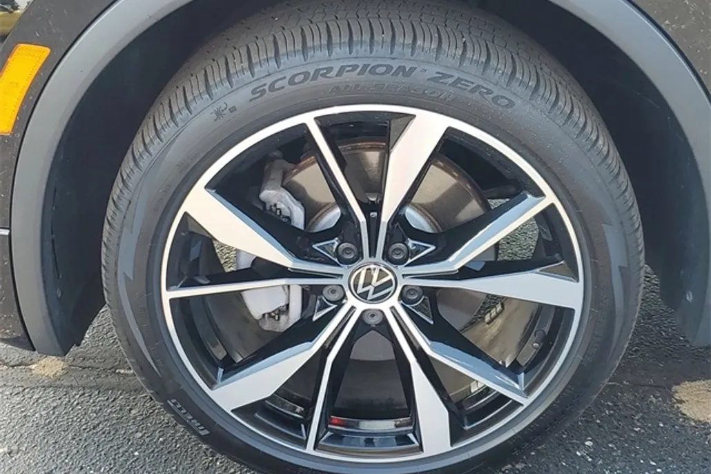 2023 Volkswagen Tiguan SEL R-Line Black photo 1