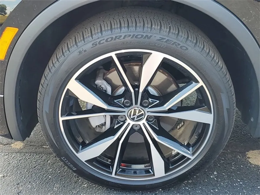 2023 Volkswagen Tiguan SEL R-Line Black photo 1