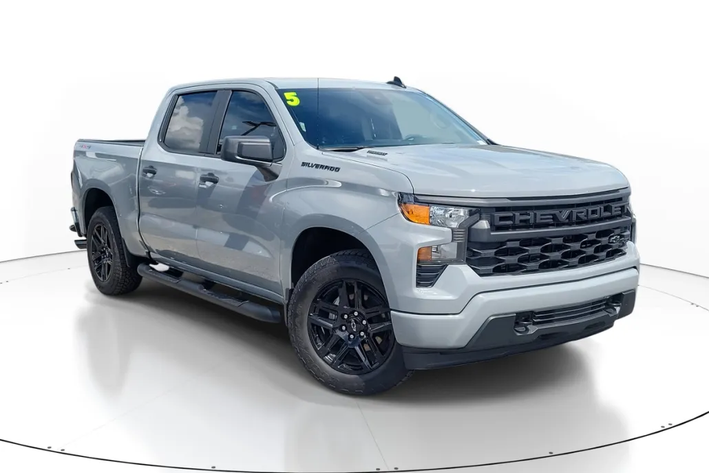 2025 Chevrolet Silverado 1500 Custom photo 1