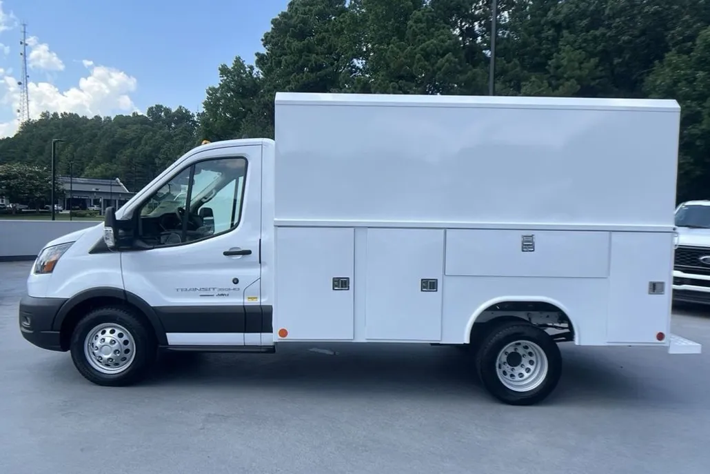 2024 Ford Transit Chassis Cutaway photo 1