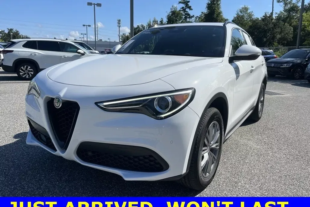 2022 Alfa Romeo Stelvio Sprint photo 1