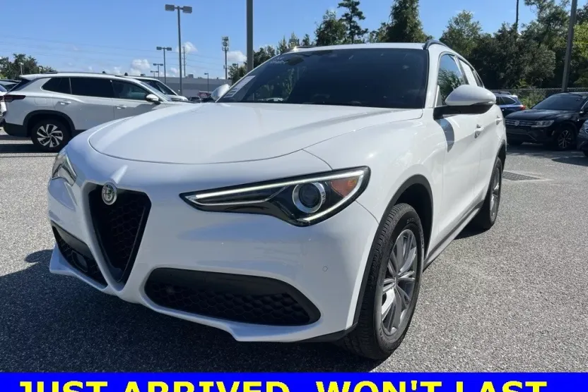 2022 Alfa Romeo Stelvio Sprint photo 1