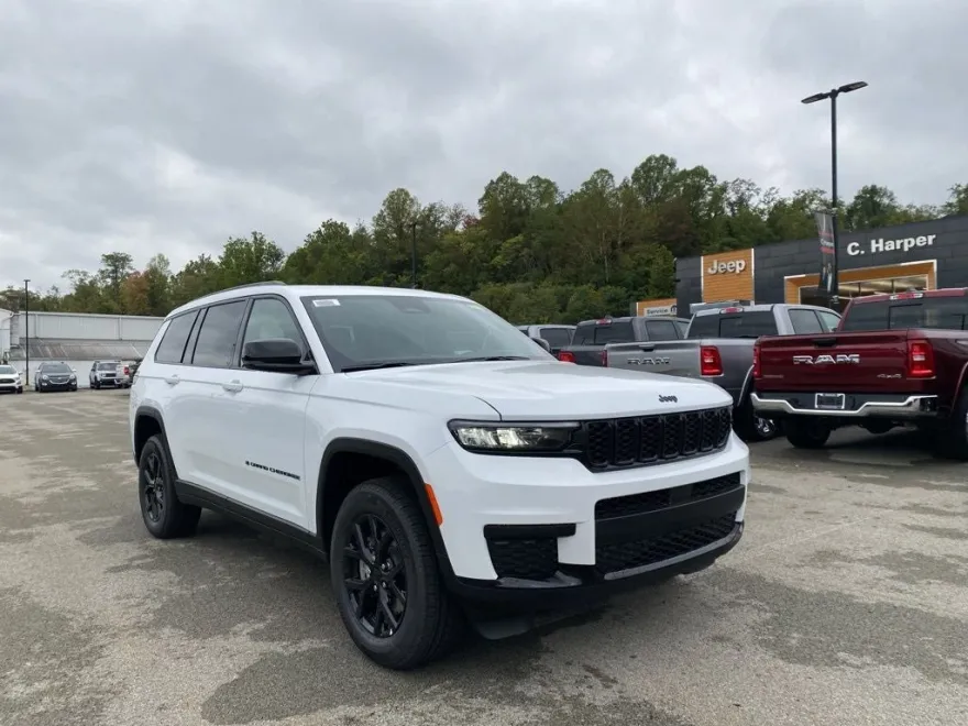 2025 Jeep Grand Cherokee Altitude photo 1