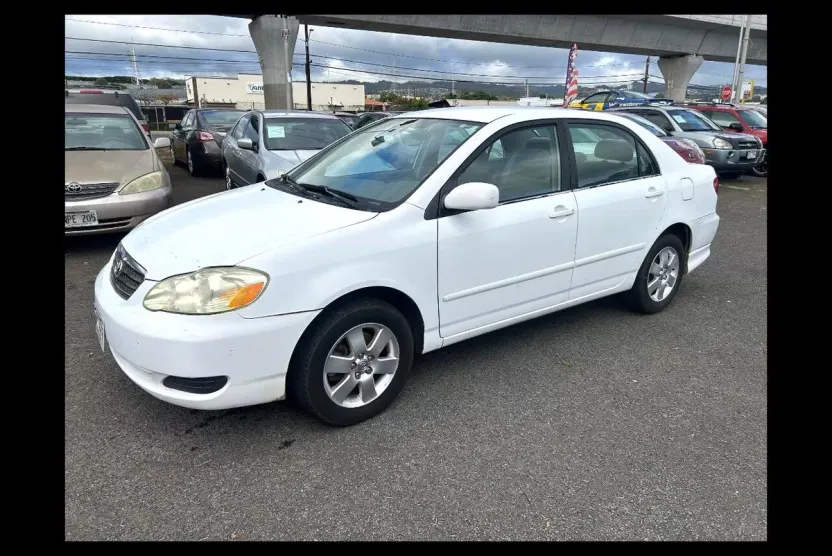 2005 Toyota Corolla LE photo 1