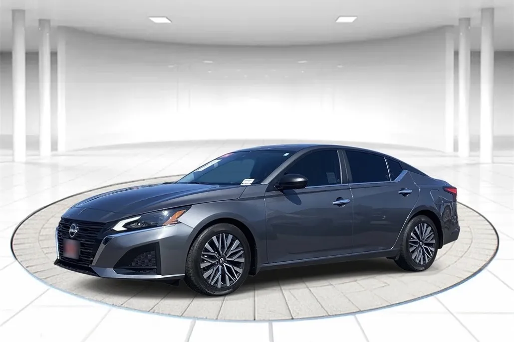 2024 Nissan Altima 2.5 SV photo 1