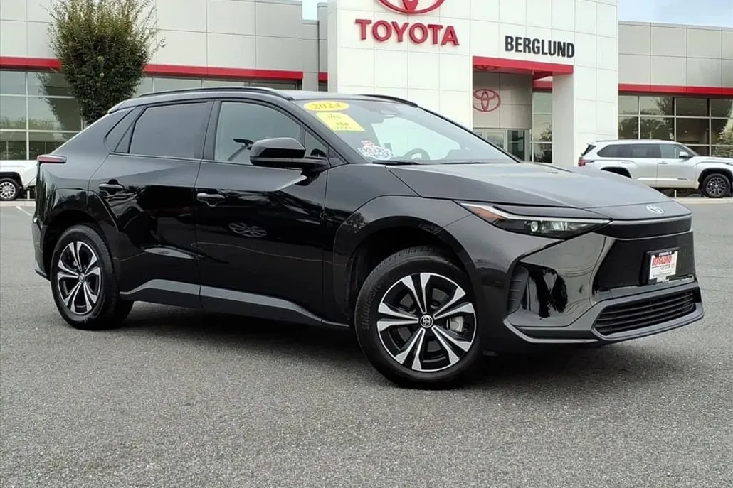 2024 Toyota bZ4X XLE photo 1