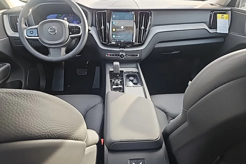 2025 Volvo XC60 Hybrid T8 Plus photo 1