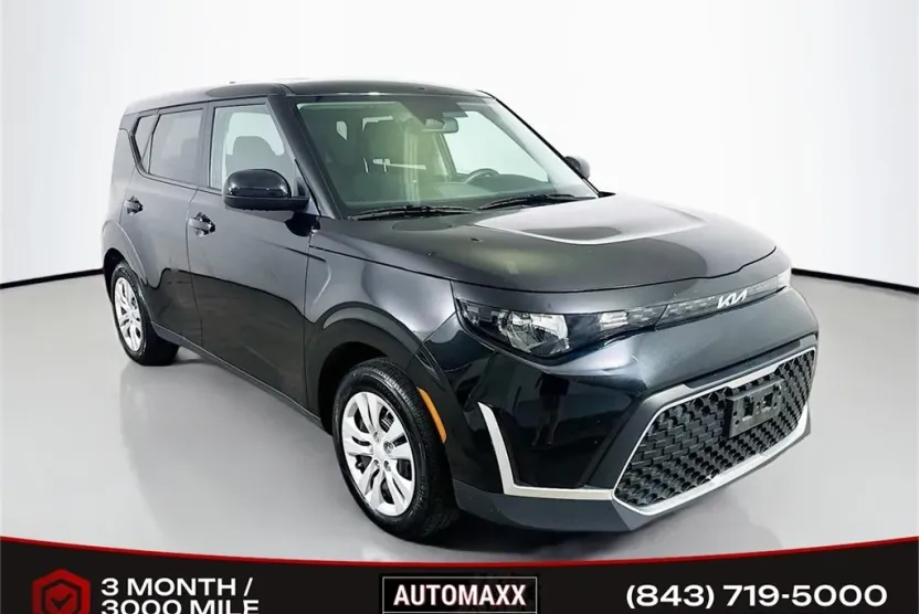 2023 Kia Soul LX photo 1