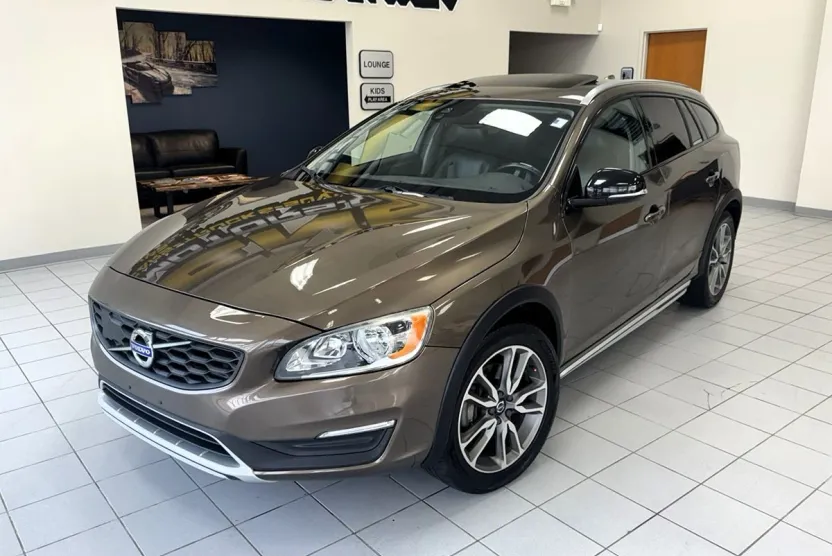 2018 Volvo V60 Cross Country photo 1