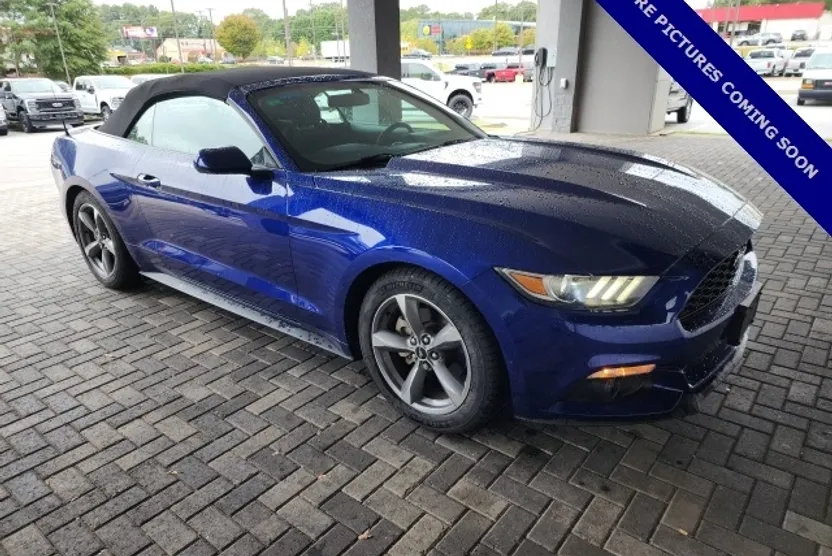 2016 Ford Mustang V6 Convertible photo 1