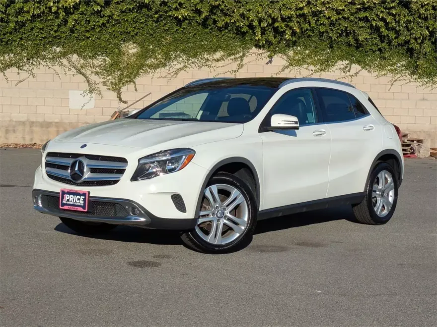 2017 Mercedes Benz GLA 250 4MATIC photo 1