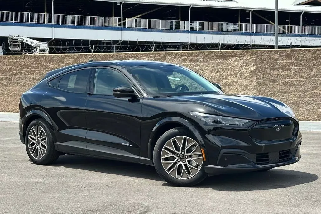 2025 Ford Mustang Mach-E Premium photo 1