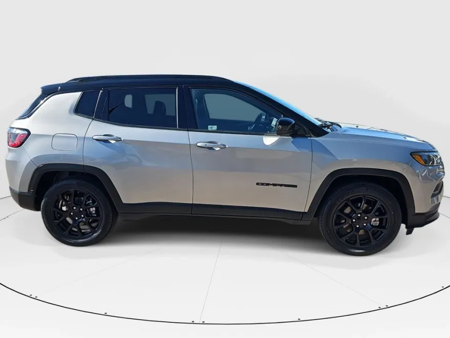 2022 Jeep Compass Altitude photo 1